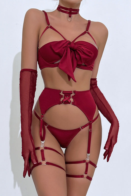 Coordinado con guantes y moño con choker