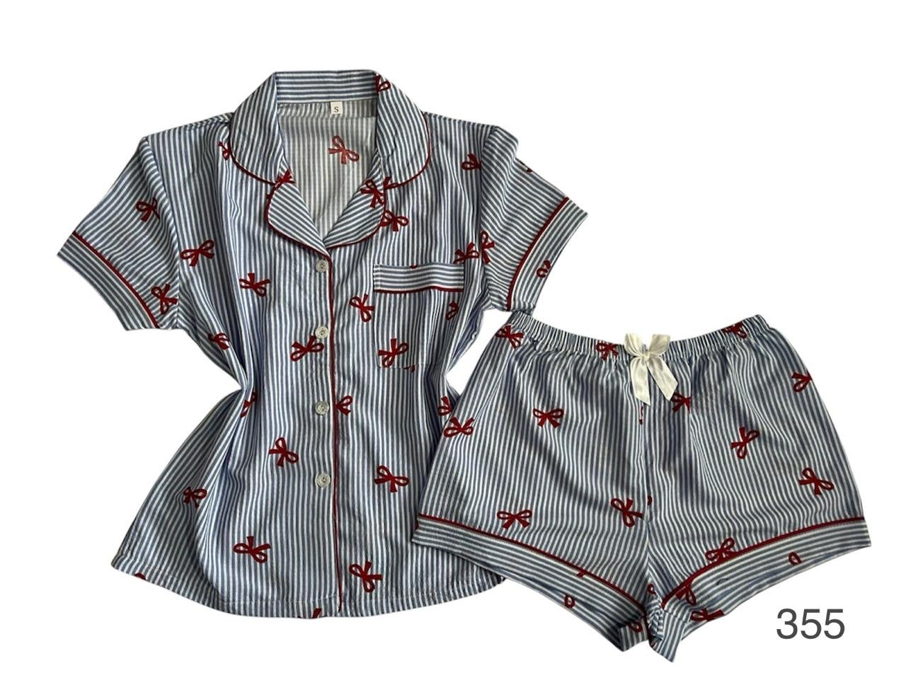 Pijama de rayas con moños