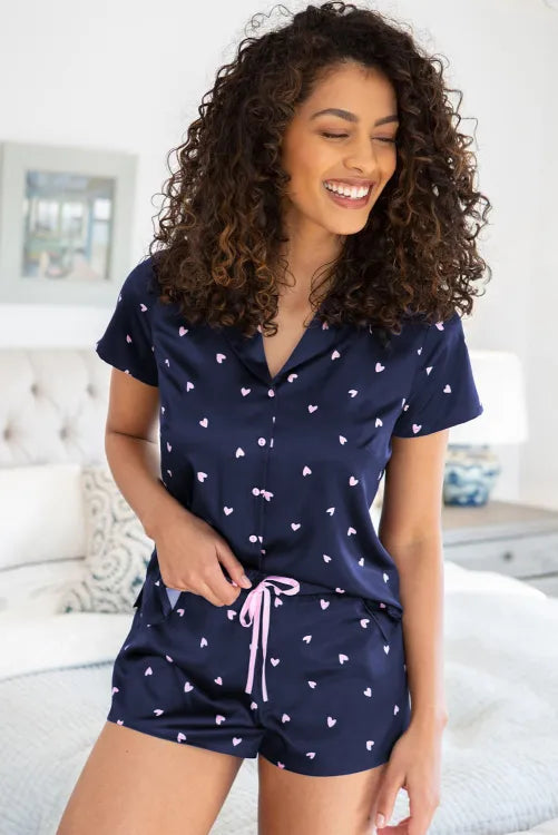 Pijama con corazónes y listón rosa