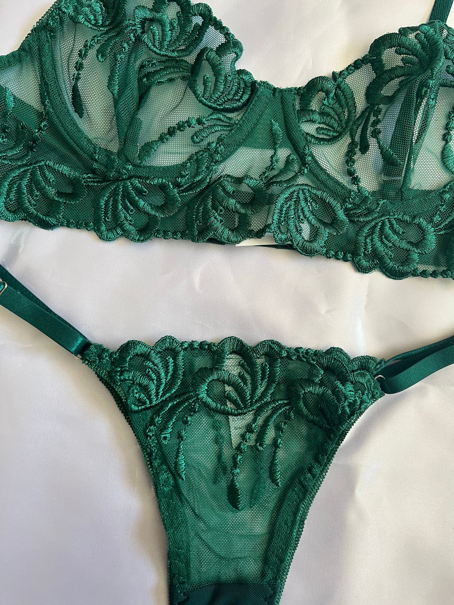 Coordinado con bordado floral