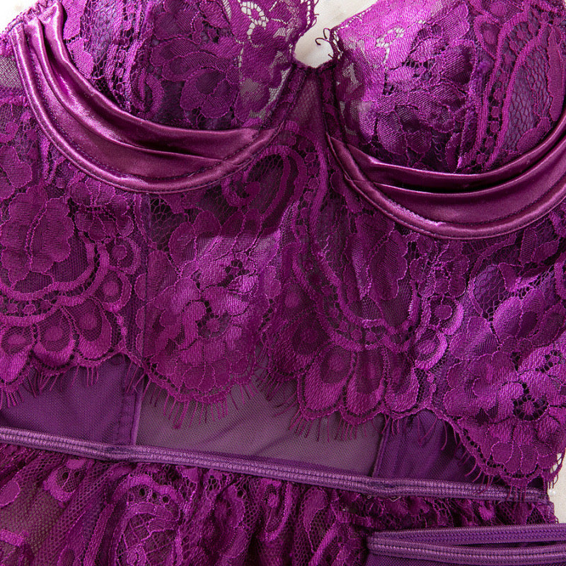 Tipo blusa de encaje con pantie y medias