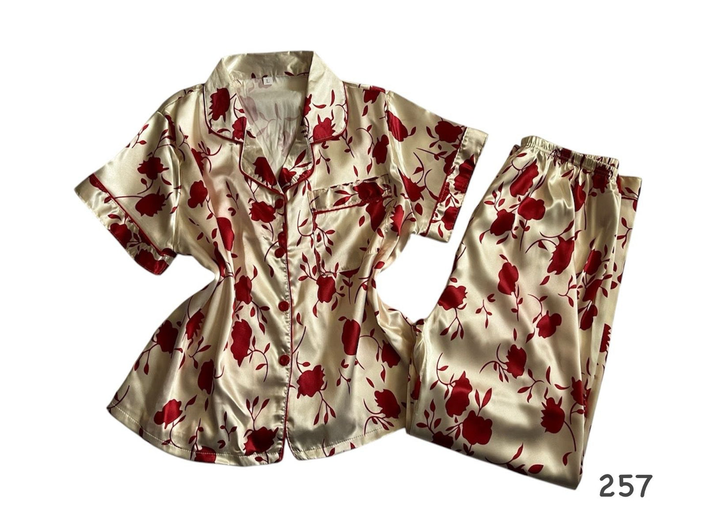 Pijama con estampado de flores