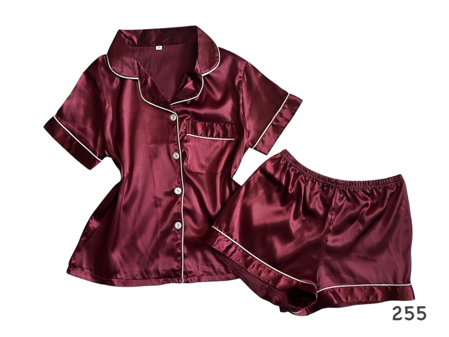 Pijama con línea decorativa
