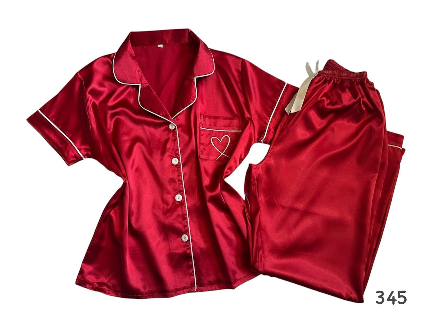 Pijama corazón bordado