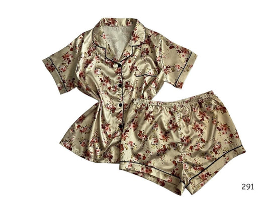 Pijama con estampado floral