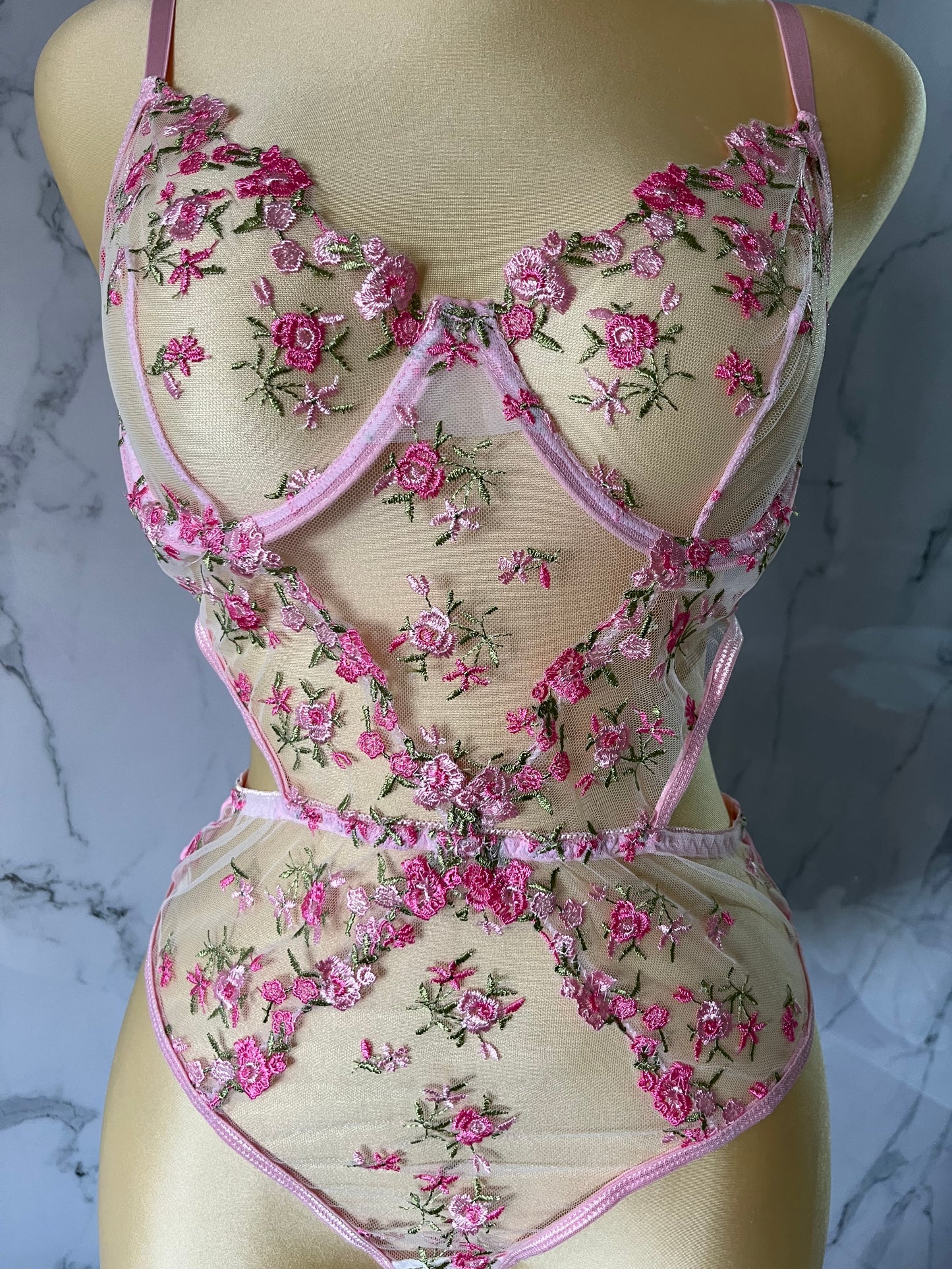 Body con bordado floral