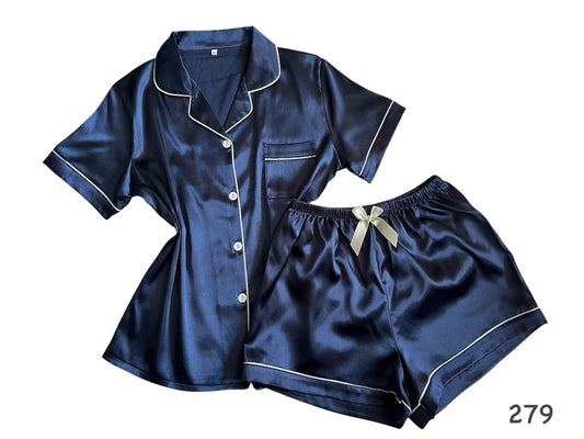 Pijama con moño decorativo