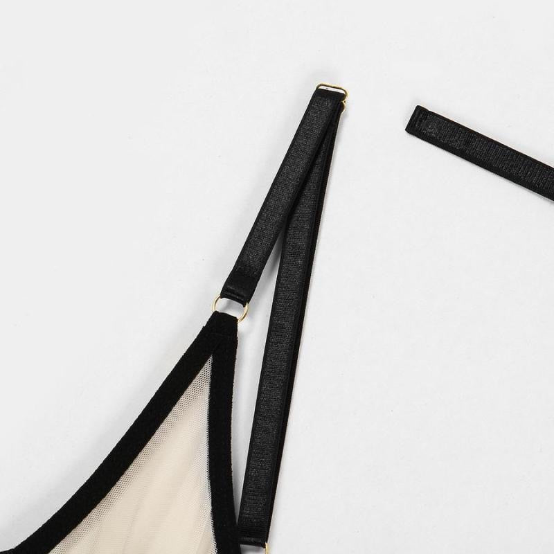 Body con cinturón y choker