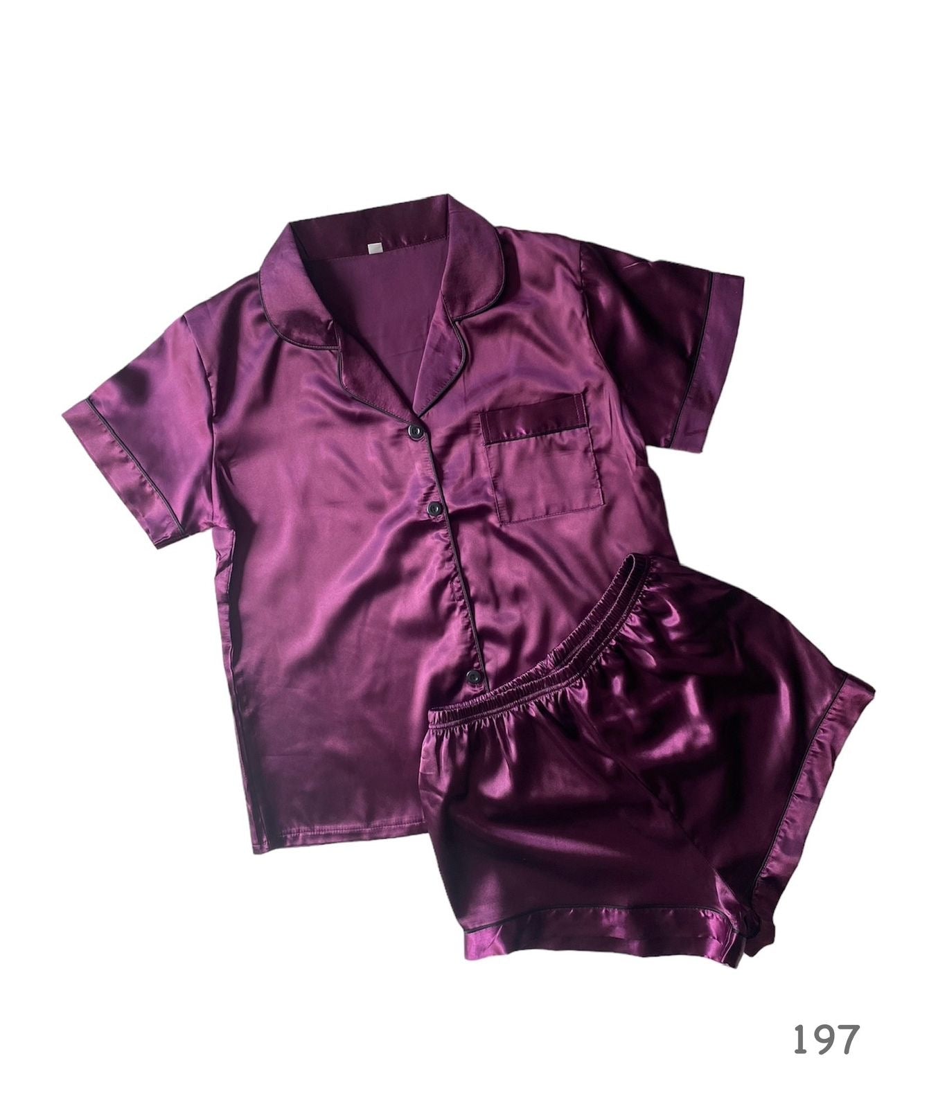 Pijama con línea decorativa