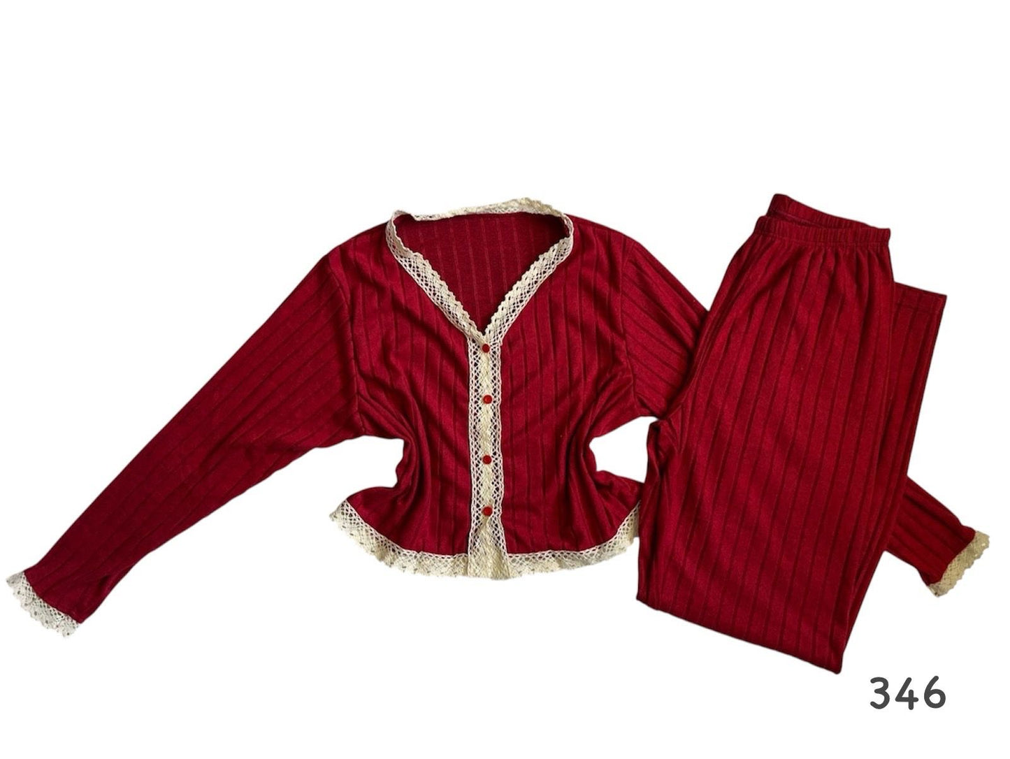 Pijama con encaje en la blusa