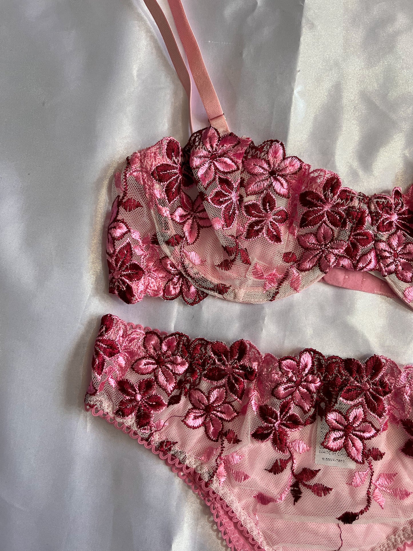 Coordinado bordado floral