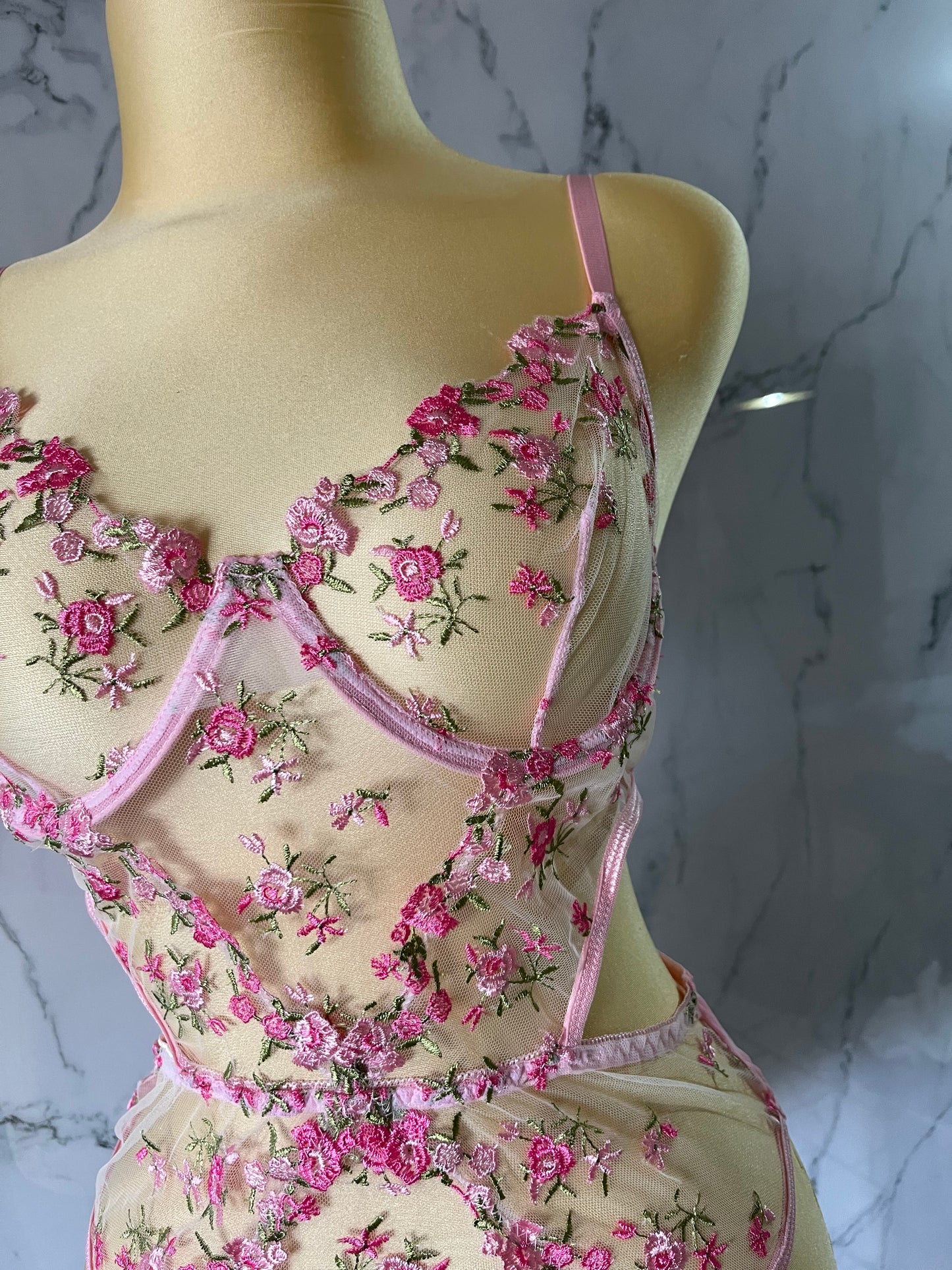 Body con bordado floral
