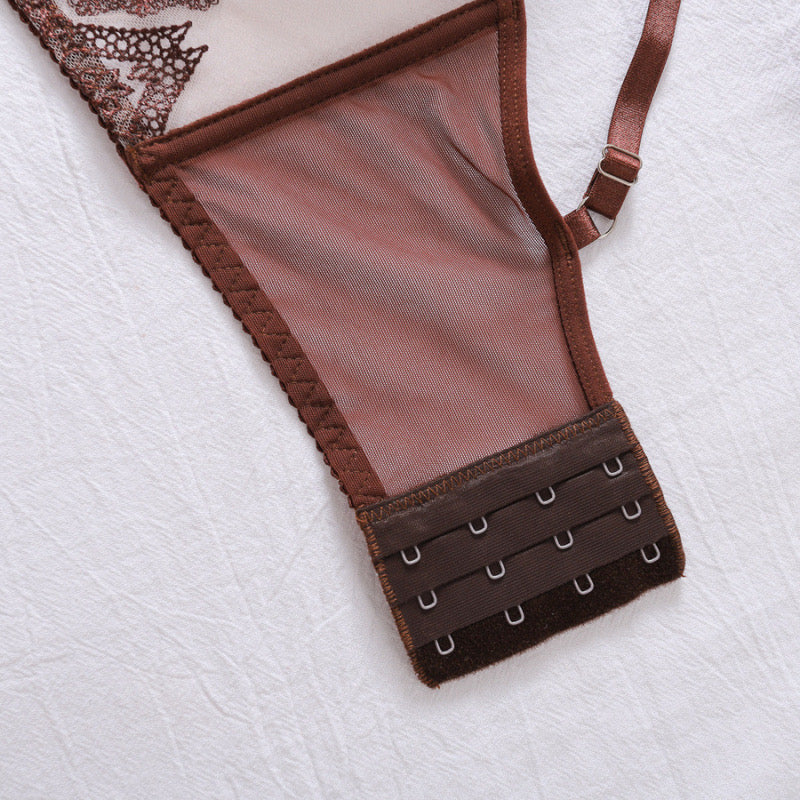 Coordinado peto largo de encaje con liguero y ligas