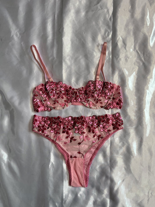 Coordinado bordado floral