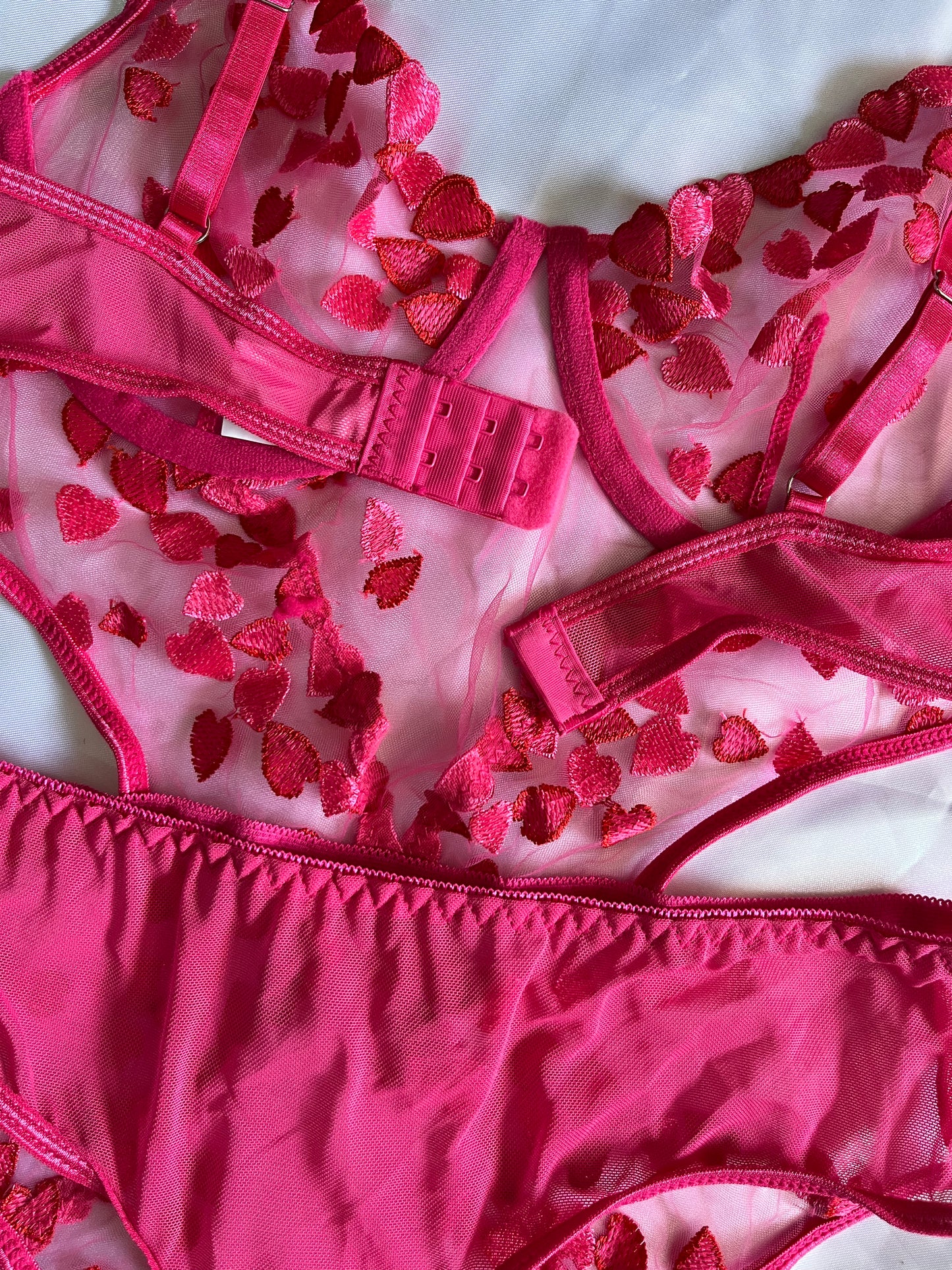 Body con corazones bordados