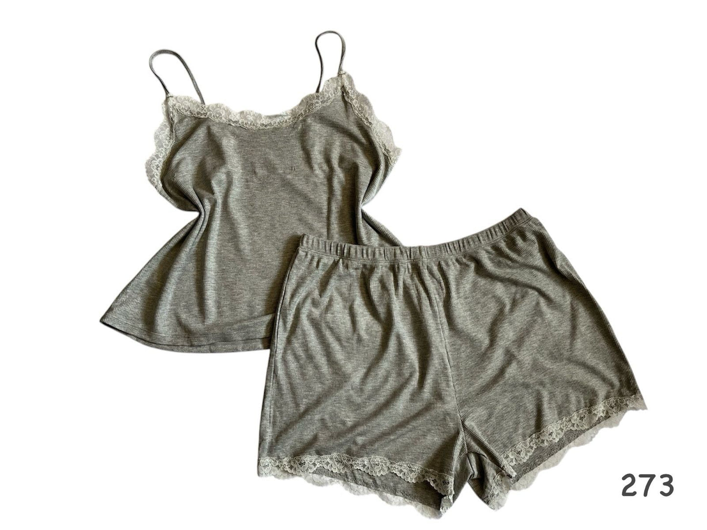 Pijama con encaje