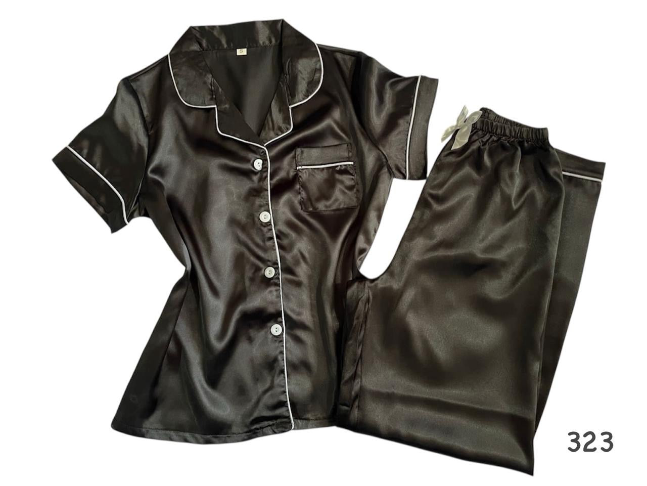 Pijama con línea decorativa y moño