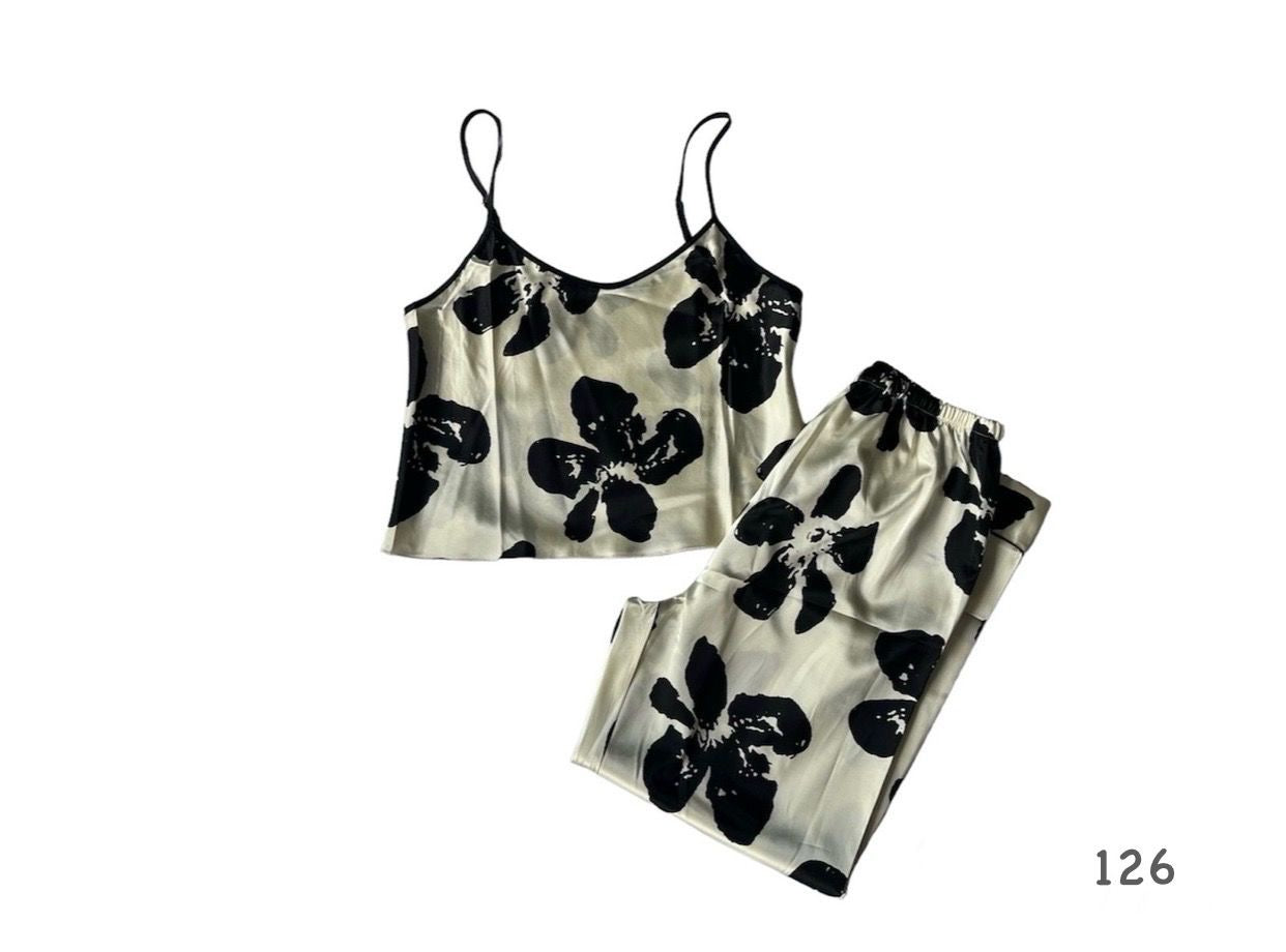 Pijama con estampado floral