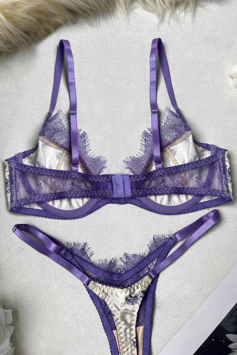 Coordinado de encaje y satín floral