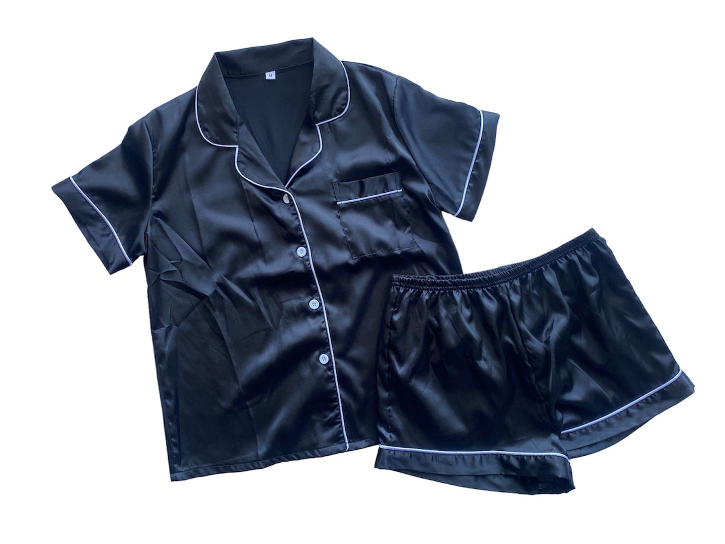 Pijama de camisa y short con línea decorativa