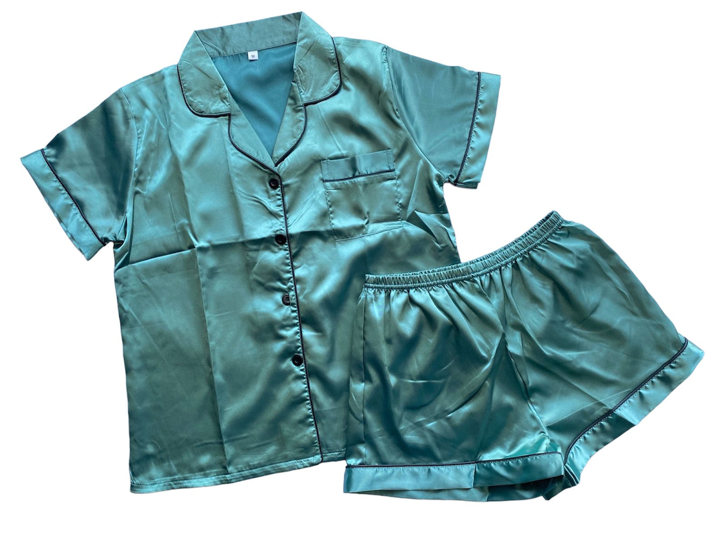 Pijama con línea decorativa