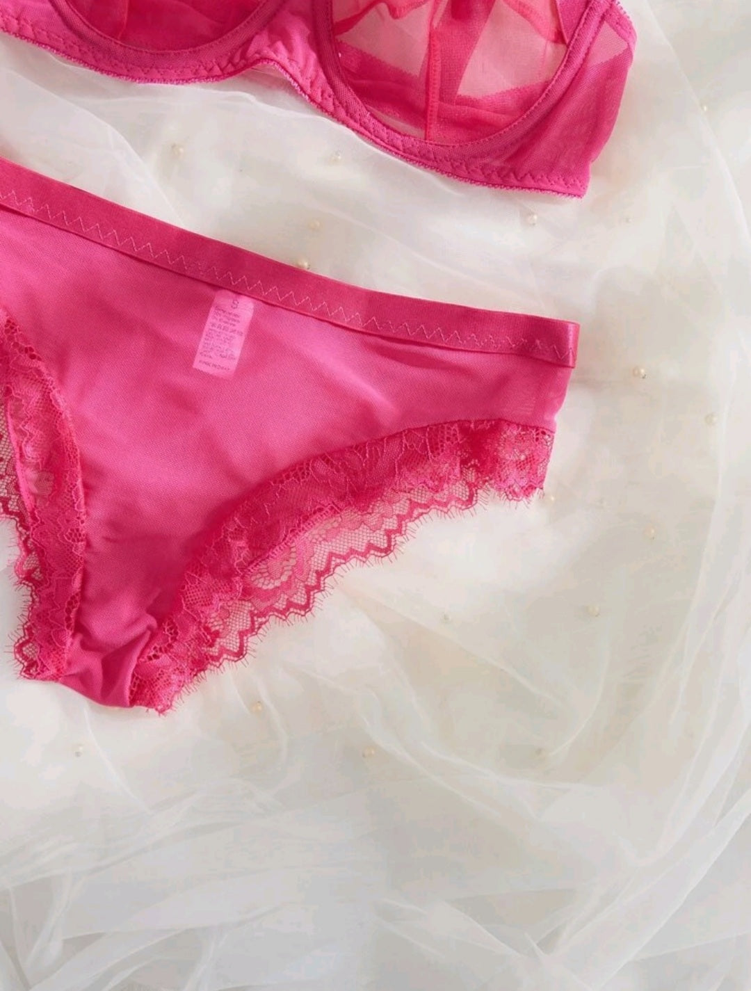 Coordinado con transparencia y elástico brilloso