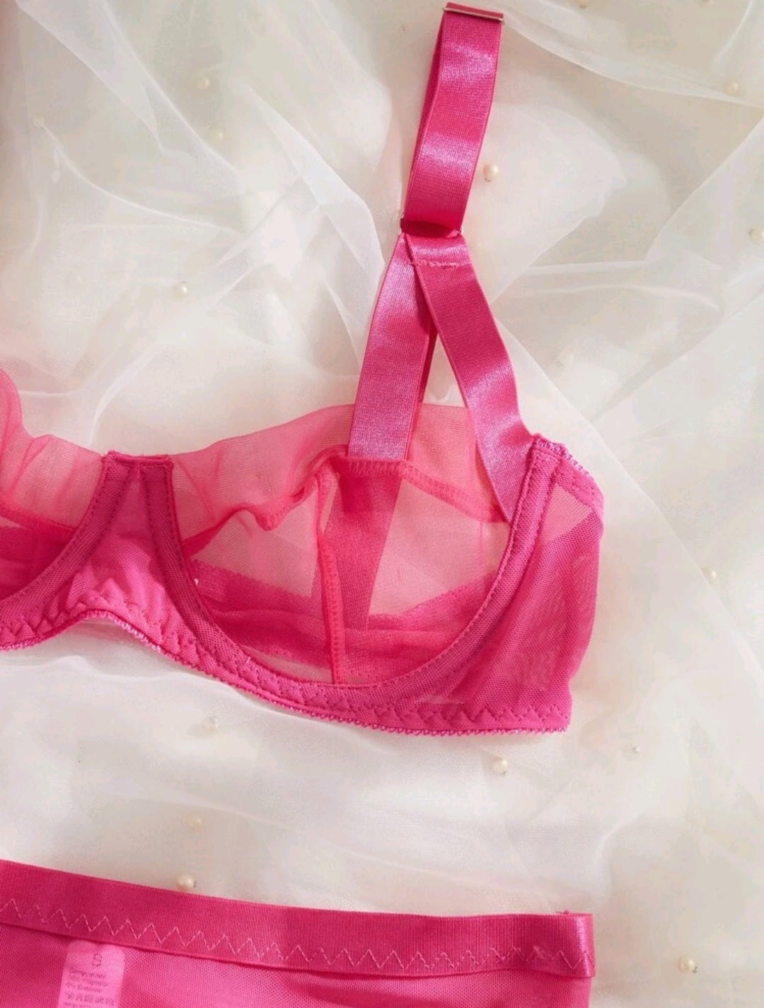 Coordinado con transparencia y elástico brilloso