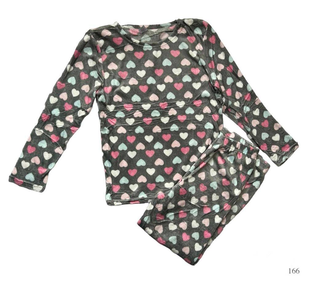 Pijama con estampado de corazones