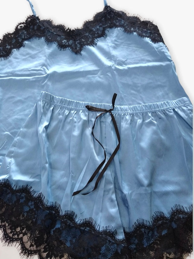 Pijama con encaje