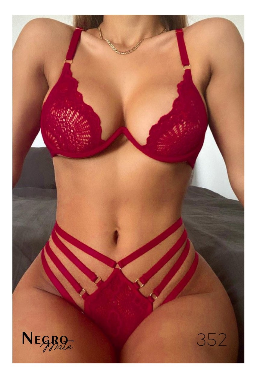 Coordinado con varilla y encaje, pantie con varias tiras