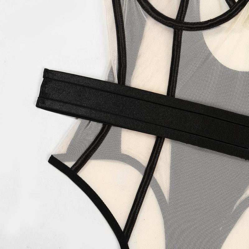 Body con cinturón y choker