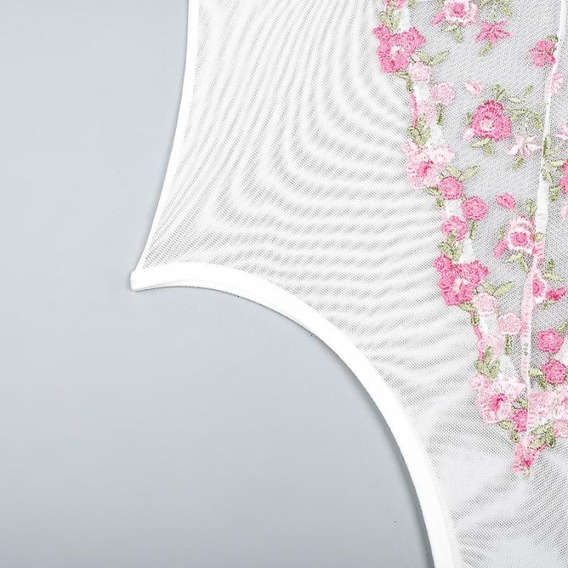 Body con bordado de flores y hojas