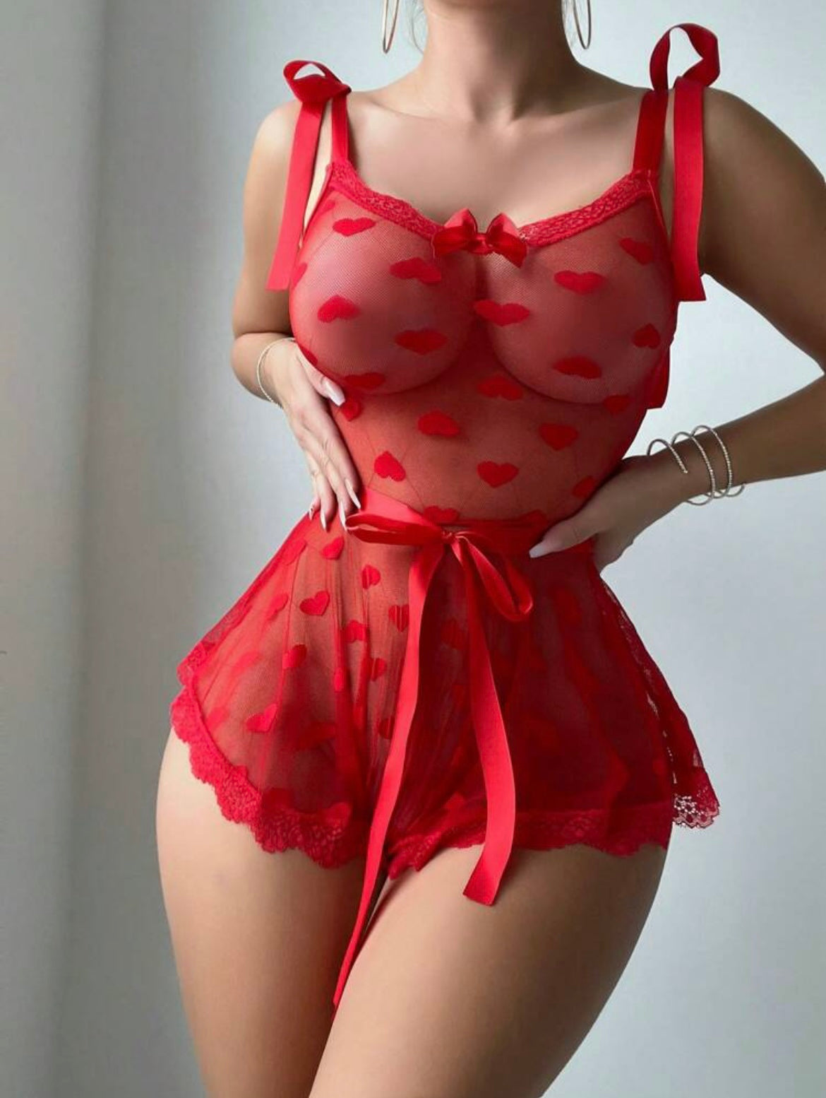 Body con estampado de corazones, listones y moño decorativo
