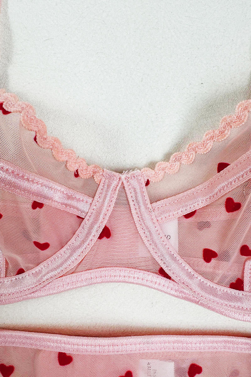 Coordinado con estampado de corazones
