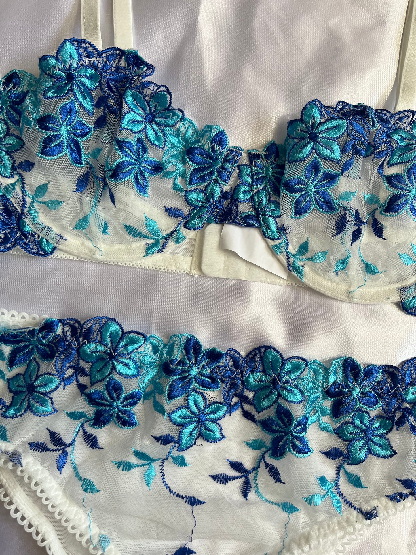 Coordinado bordado floral
