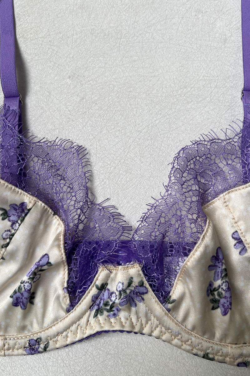 Coordinado de encaje y satín floral