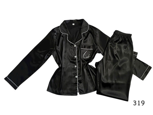 Pijama con línea decorativa y bordado "lady"