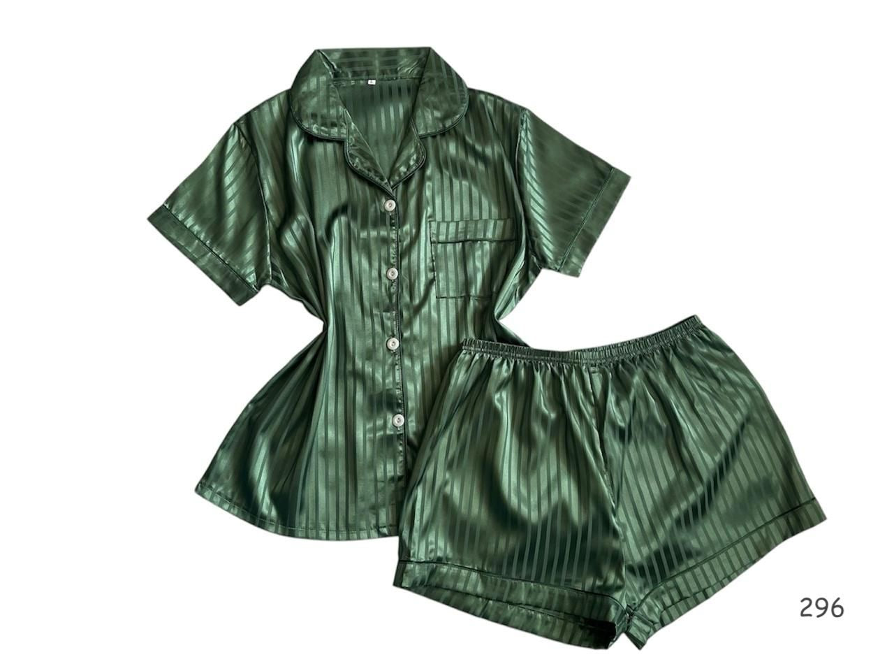 Pijamas con líneas