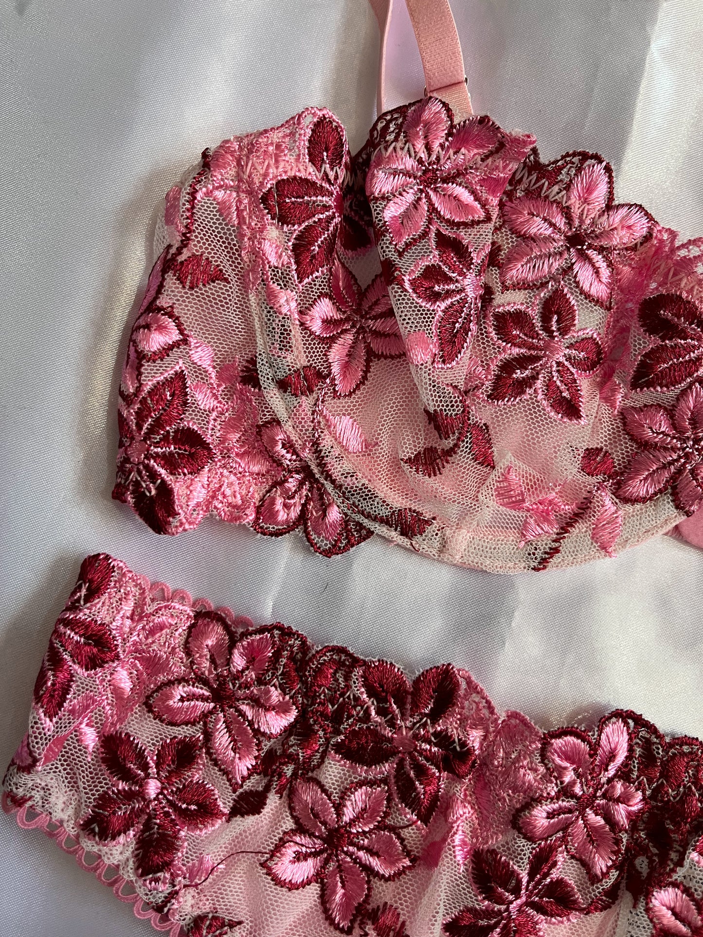 Coordinado bordado floral