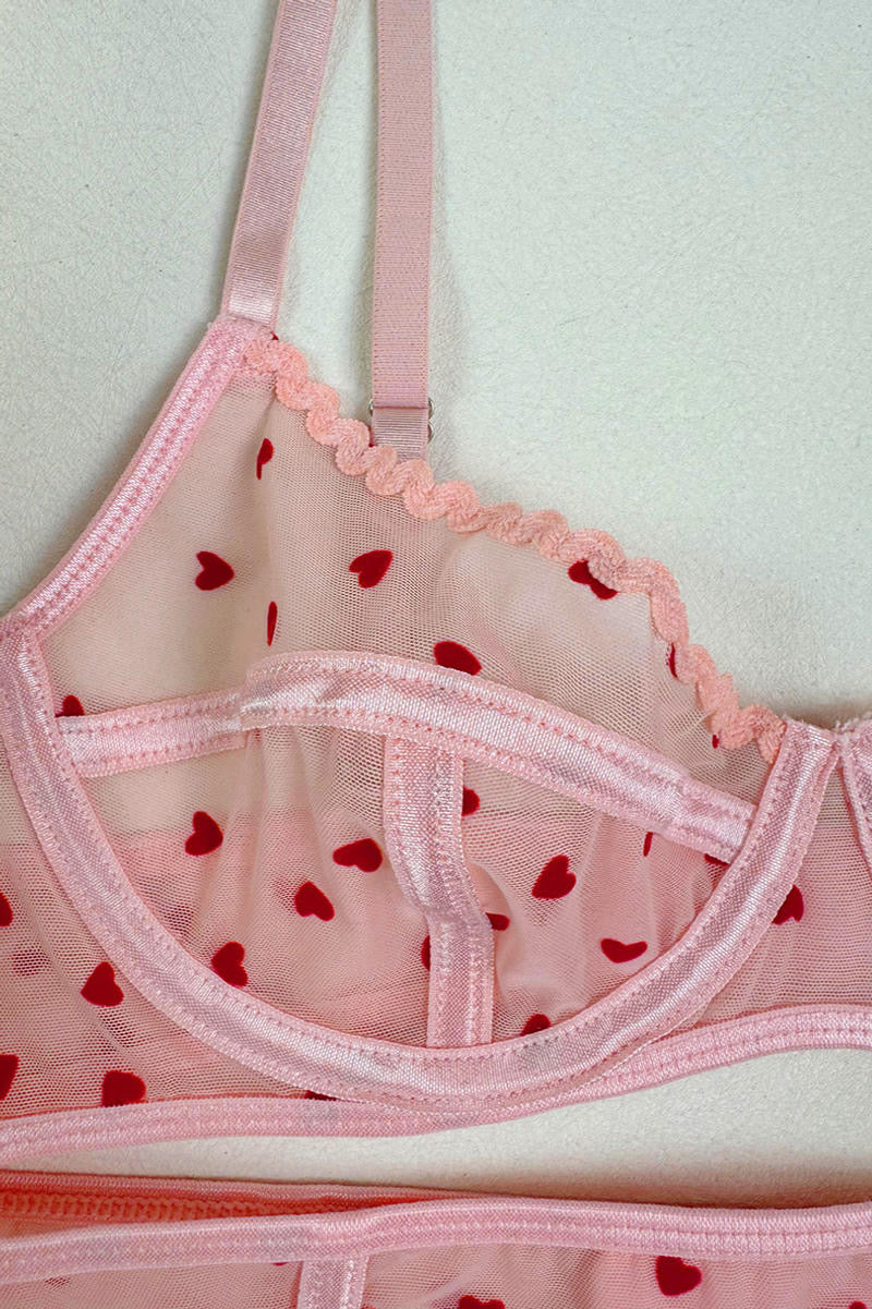 Coordinado con estampado de corazones