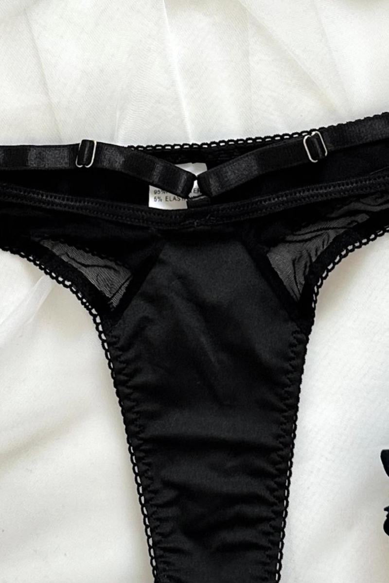 Coordinado con arnés en la pantie y el bra