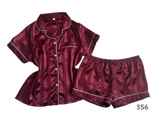Pijama de satín a rayas