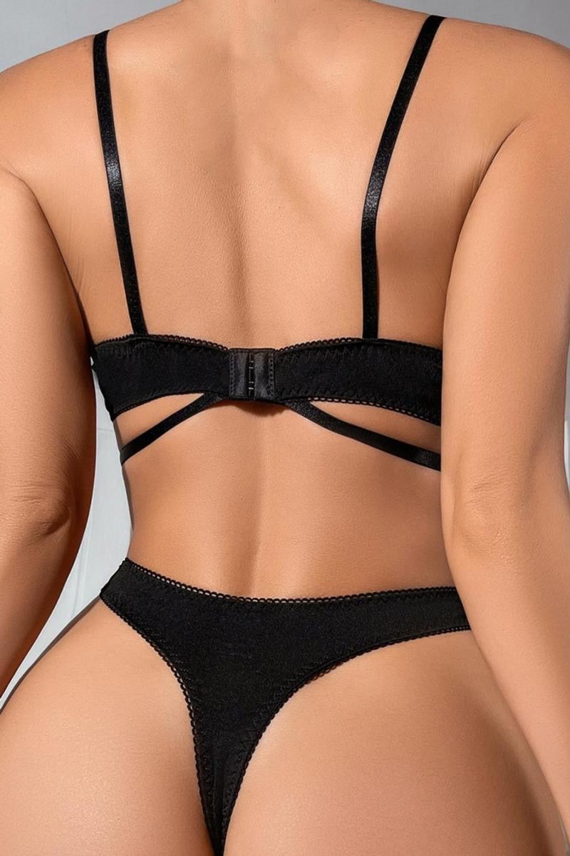 Coordinado con arnés en la pantie y el bra