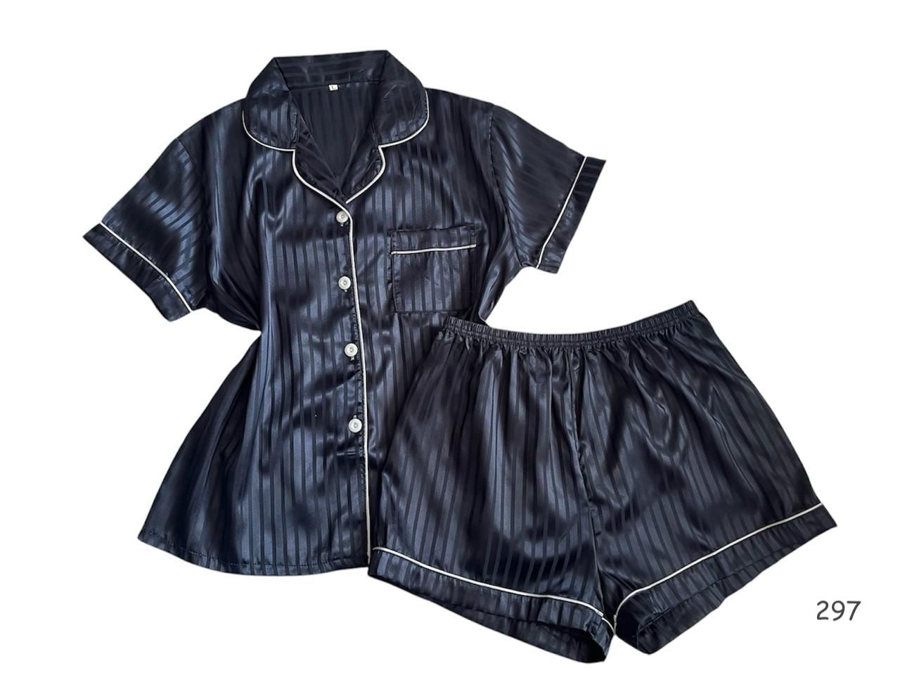 Pijamas con líneas