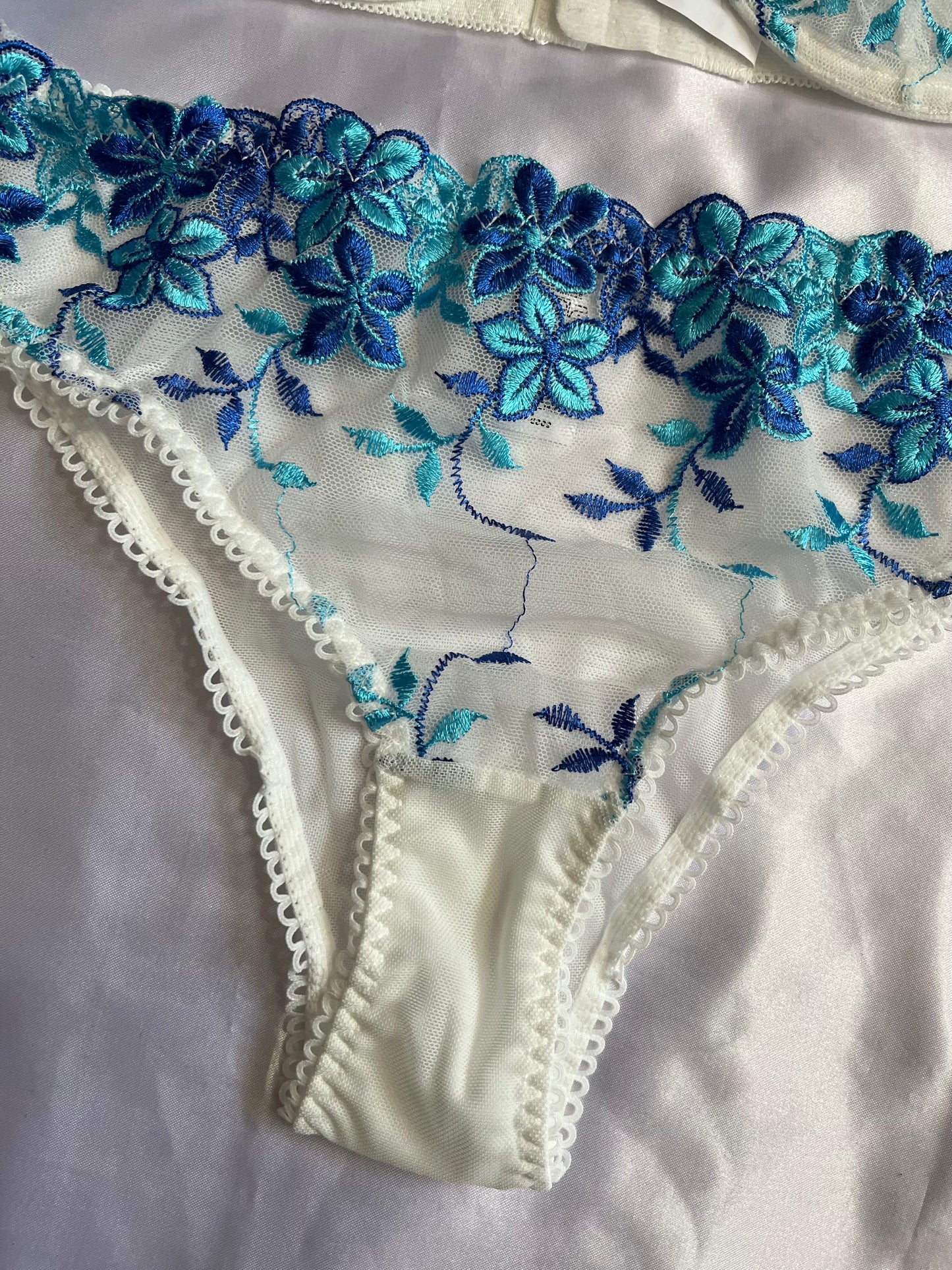 Coordinado bordado floral