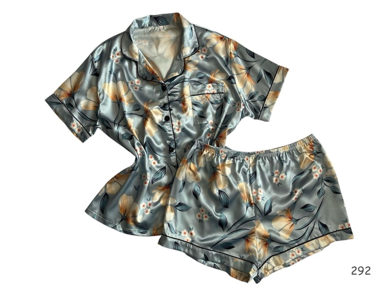 Pijama con estampado floral