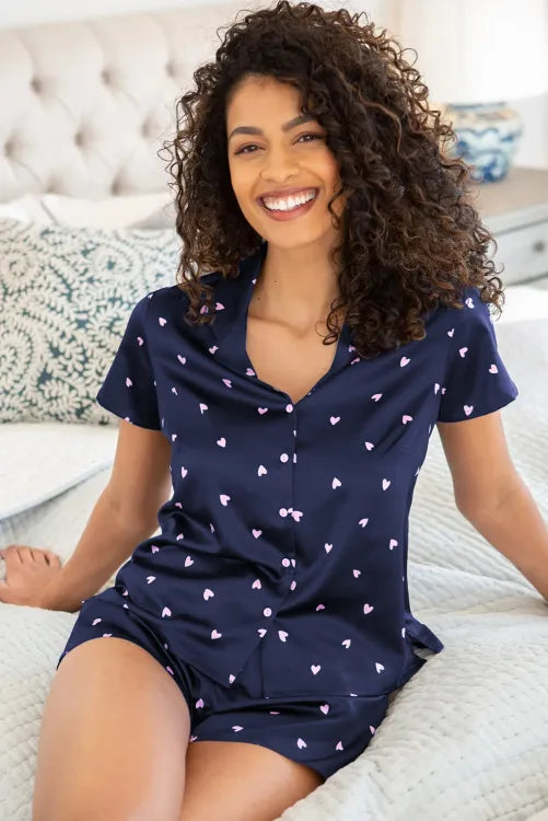 Pijama con corazónes y listón rosa
