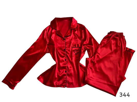 Pijama dos corazones bordados