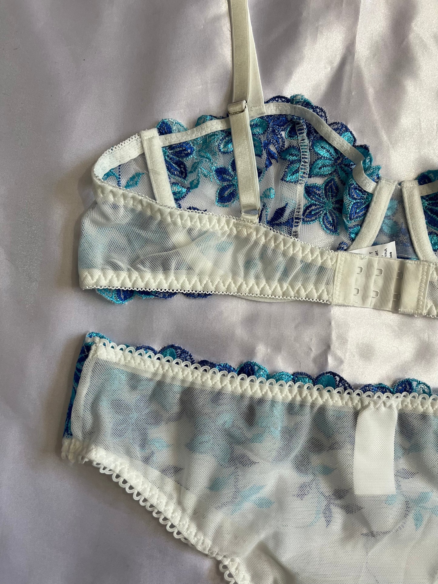 Coordinado bordado floral