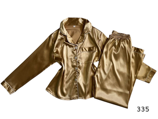 Pijama con línea decorativa